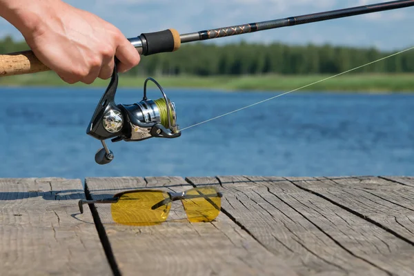 Muelle Madera Rodeado Agua Gafas Antideslumbrantes Para Una Pesca Cómoda — Foto de Stock