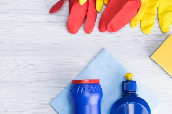 Conjunto Artículos Para Limpieza Habitación Sobre Fondo Gris Claro — Foto de Stock