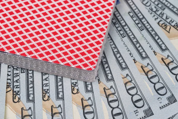 Oyun Kağıdı Yelpaze Yüz Dolar Faturaları Arka Plan Yalan — Stok fotoğraf