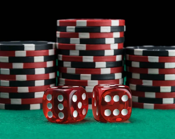 Två Röda Tärningar Bakgrunden Pokerspel — Stockfoto