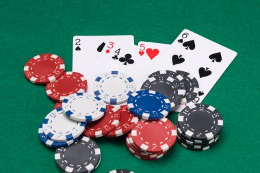 Yeşil tablo arka plan üzerinde Casino zafer kavramı