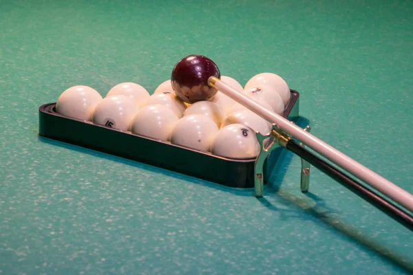 Conjunto Bolas Triângulo Ser Instalado Antes Impacto Sugestão Uma Mesa — Fotografia de Stock