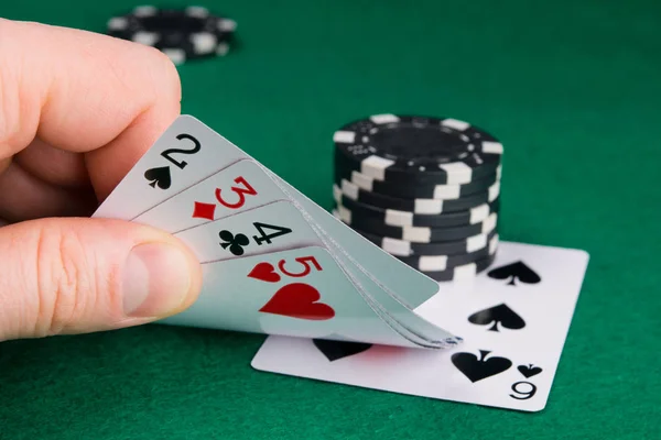 Die Hand Hebt Eine Reihe Von Spielkarten Die Ausrichtung Der — Stockfoto