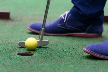 oyuncu son Mini golf delik önce gülle yakın çekim