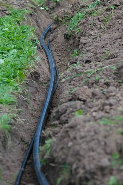 Zanja Excavada Con Tubería Agua Cable Eléctrico Colocado Ella — Foto de Stock