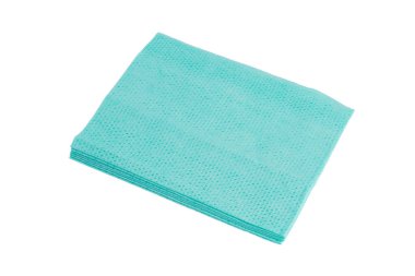 Temizleme, beyaz bir arka plan üzerinde yakın çekim yeşil paçavra