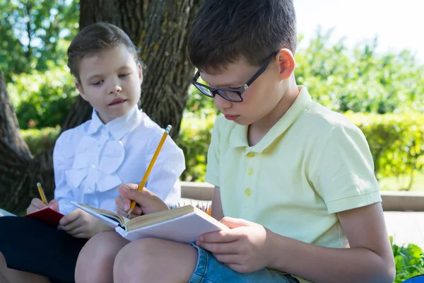 kız öğretmenden atama yapmak için nasıl çocuk ders kitabına peeps