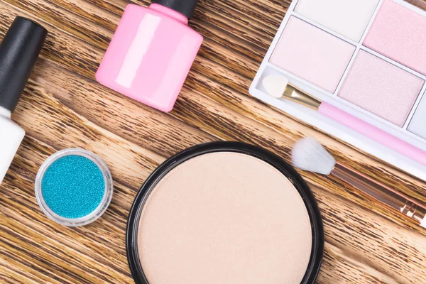 Maquillaje Accesorios Manicura Están Sobre Fondo Madera Quemada — Foto de Stock