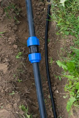 ülkede su temini için toprak açma esnek borular, yakın çekim