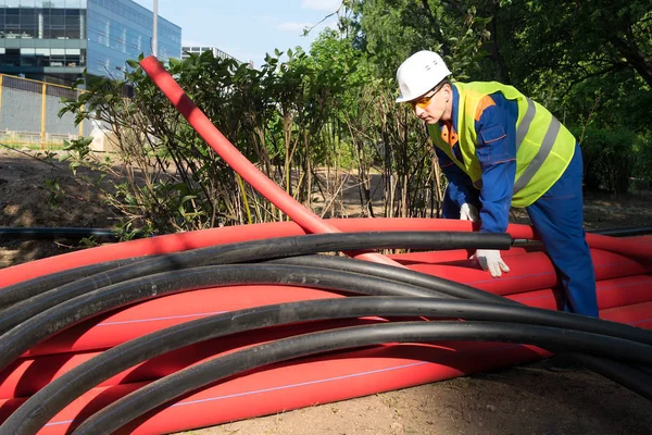 Constructor Comunicaciones Comprueba Tuberías Negras Rojas — Foto de Stock