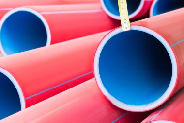 kırmızı plastik boruların arka plan yakın