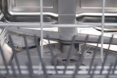 bulaşık makinesi su difüzör kirli alt