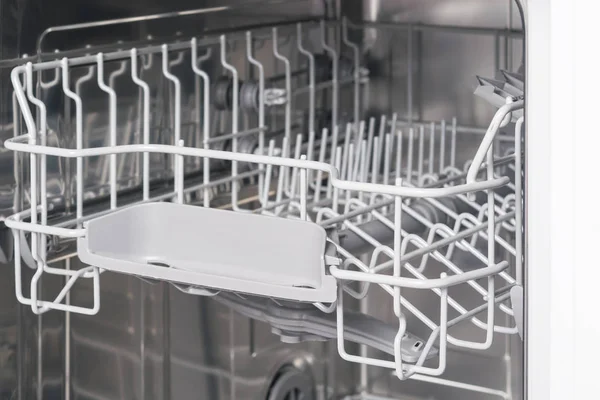 Korb Für Küchenutensilien Aus Der Spülmaschine Nahaufnahme Hintergrund — Stockfoto