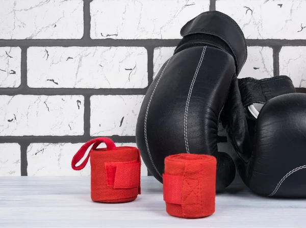 Sapatos Luvas Esportes Ataduras Protetoras Para Artes Marciais Estão Fundo — Fotografia de Stock