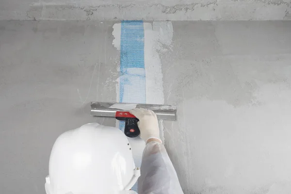 Repairman White Helmet Applies Mortar Spatula Mesh Glued Seam Wall — Stock Photo, Image