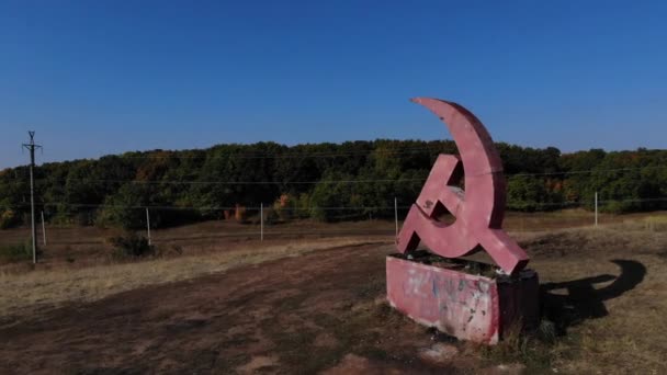 Vliegen Rond Een Hamer Sikkel Beeldhouwkunst Rusland — Stockvideo