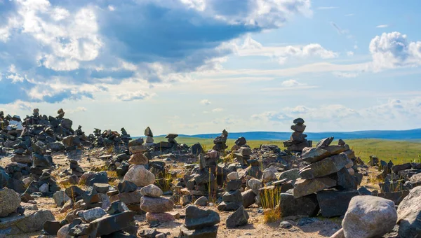 Murmansk'taki taş piramitleri — Stok fotoğraf