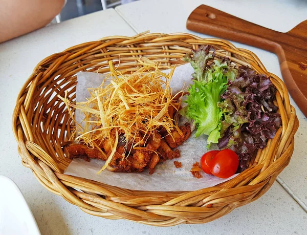 Fried Chicken Crispy Lemon Grass Weave Basket Asian — Stock Photo, Image