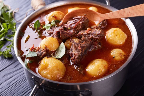 Ragoût Boeuf Avec Des Cubes Tendres Viande Pommes Terre Entières — Photo