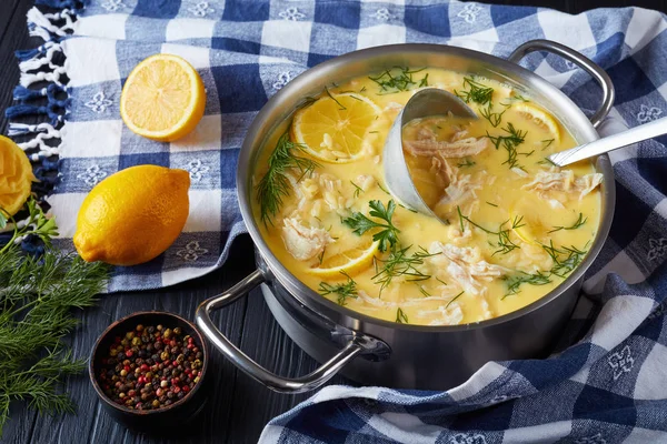 Avgolemono Sup Ayam Hijau Krem Lezat Dengan Lemon Kuning Telur — Stok Foto