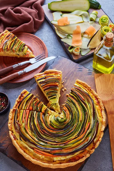 Sarmal Tart Ile Kabak Patlıcan Dilimlenmiş Havuç Ricotta Peynir Dolum — Stok fotoğraf