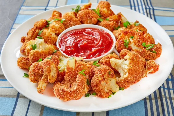 Close Delicious Baked Breaded Cauliflower Sprinkled Finely Chopped Parsley White — Stock Photo, Image