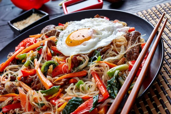 Κορέας Sweet Μια Ξινή Japchae Ανακατεύετε Τηγανισμένα Noodles Λαχανικά Βόειο — Φωτογραφία Αρχείου