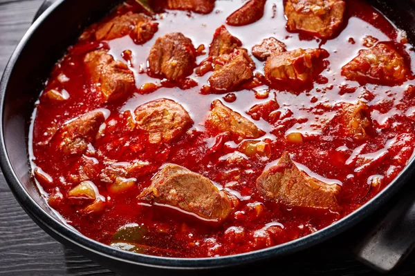 Primer Plano Chile Rojo Abundante Estofado Cerdo Carne Adobada Horno — Foto de Stock