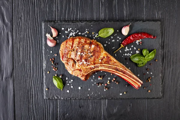 Primer Plano Carne Tomahawk Parrilla Carne Vacuno Vaquero Una Pizarra — Foto de Stock