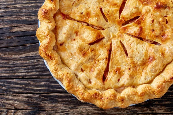 Freshly Baked Delicious Classic Homemade American Apple Pie Old Rustic — Stock Photo, Image