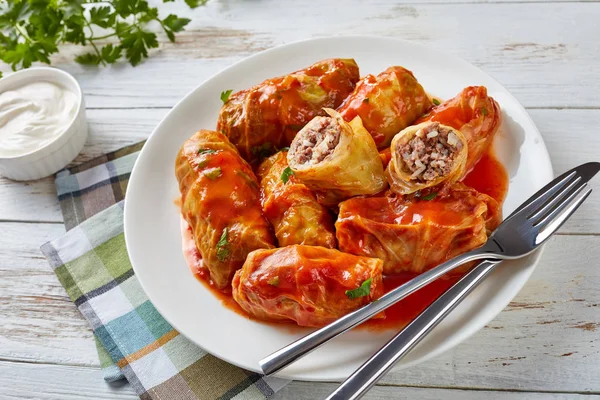 Primer Plano Rollos Col Rellenos Carne Molida Arroz Servido Plato — Foto de Stock