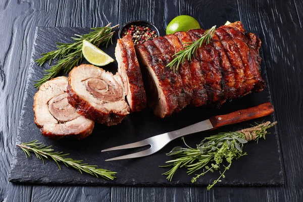 Vista Aérea Rolada Porco Assado Fatiado Porchetta Delicioso Assado Porco — Fotografia de Stock