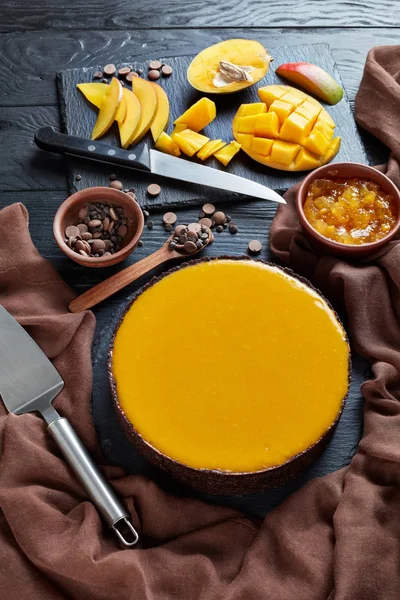 Lezzetli Çikolata Mango Cheesecake Yakın — Stok fotoğraf