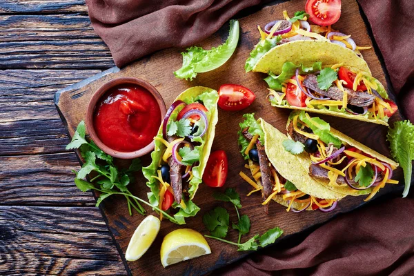 Tacos Roasted Beef Cut Strips Lettuce Leaves Red Onion Rings — Stock Photo, Image