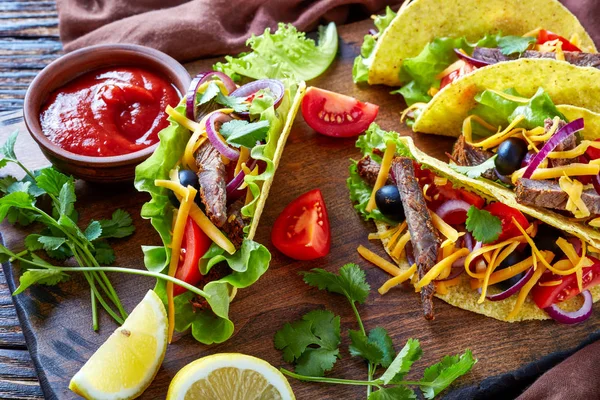 Tacos Roasted Beef Cut Strips Lettuce Leaves Red Onion Rings — Stock Photo, Image