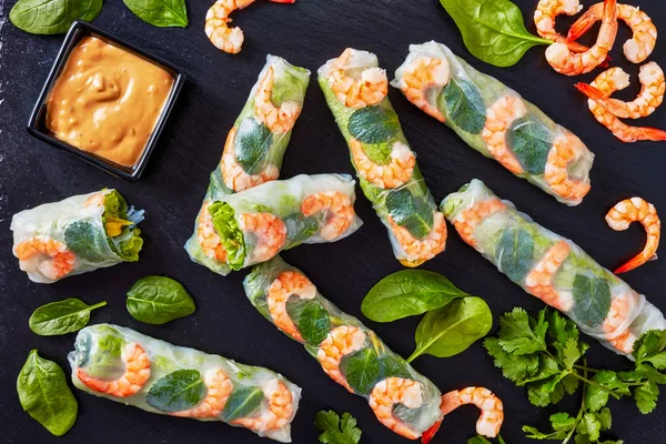 Fresh Spring Roll Wietnamski Rolki Papier Ryżowy Sałatą Kiełki Fasoli — Zdjęcie stockowe