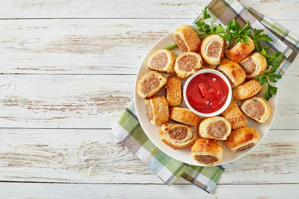 Freshly baked Puff pastry Sausage rolls, top view — Stock Photo, Image