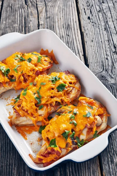 Assado em peitos de frango forno com queijo — Fotografia de Stock