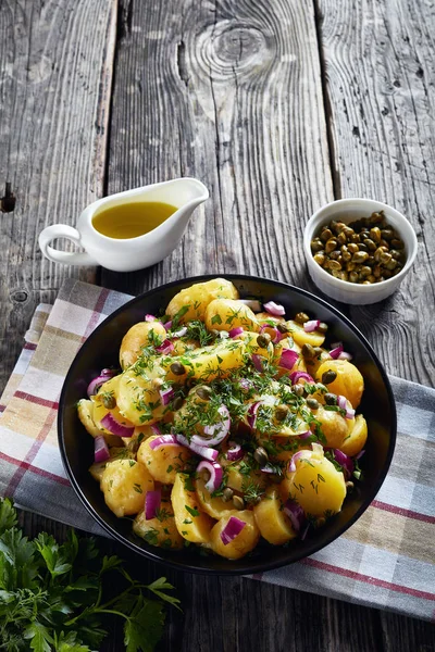Nahaufnahme von pikantem deutschen Kartoffelsalat — Stockfoto