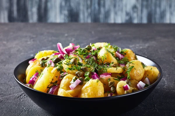 Primo piano di insalata di patate nuove tedesca saporita — Foto Stock