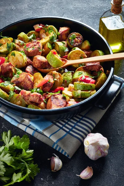 Ratatouille vegetal com carne de frango, vista superior — Fotografia de Stock