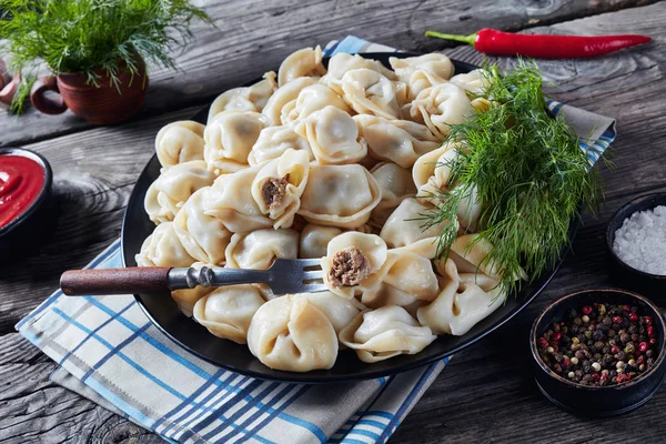 Close-up van heerlijke warme dumplings, bovenaanzicht — Stockfoto