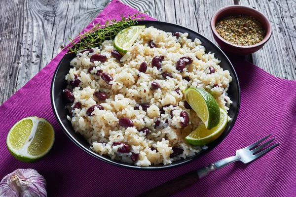 Arroz Caribe y Frijoles Rojos en un bol —  Fotos de Stock