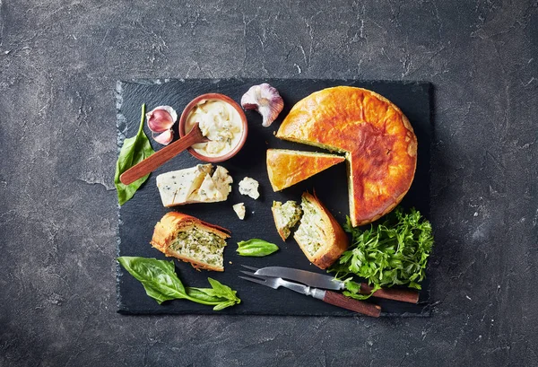 Espinafre feijão verde e torta de queijo azul — Fotografia de Stock