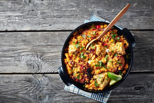 Arroz con pollo, chicken with rice and veggies — Stock Photo, Image
