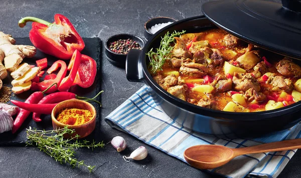 Chicken boneless thighs curry in a pan — Stock Photo, Image