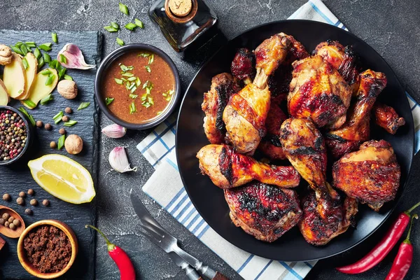 Asado picante Jerk Pollo muslos y muslos — Foto de Stock