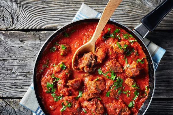 Estofado de carne africana en una sartén — Foto de Stock