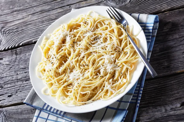 ซีซิโอ้ อี พริก อาหารอิตาเลียน ท็อปวิว — ภาพถ่ายสต็อก