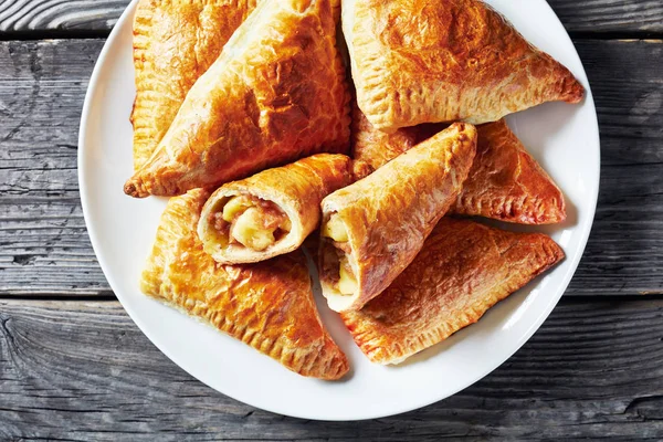 Close-up of freshly baked puff pastry apple turnover — Stock Photo, Image